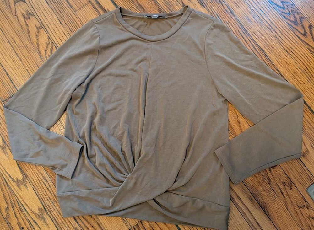 Casual Couture by Green Envelope Los Angeles Taupe Top Women's M Shirt Blouse